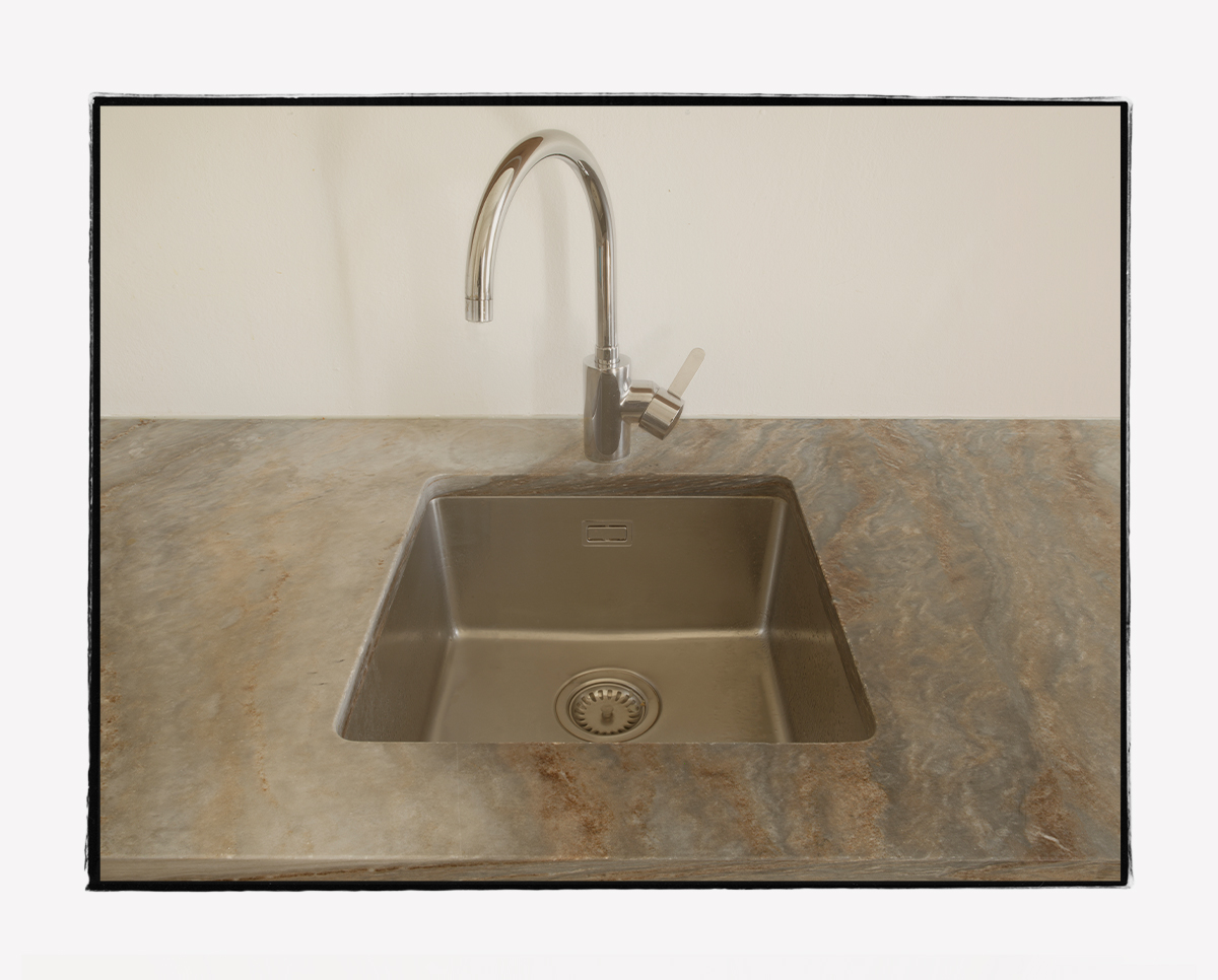 Waschbecken in Kombination mit Naturstein